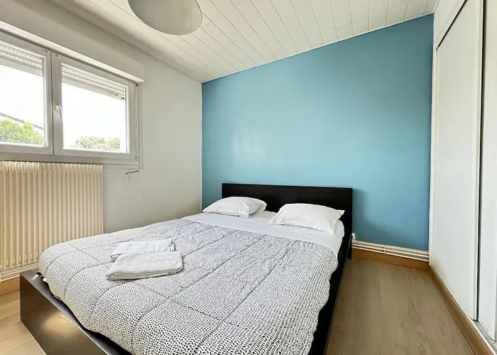 Appartement F2 Proche Axes Principaux - Claude Guichard