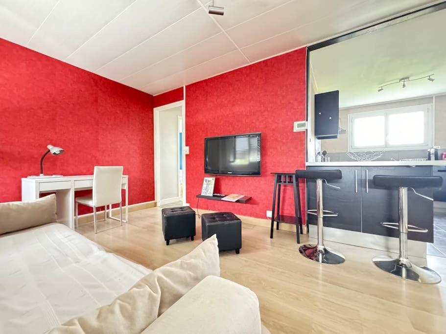 F2 Proche Axes Principaux - Claude Guichard Appartement