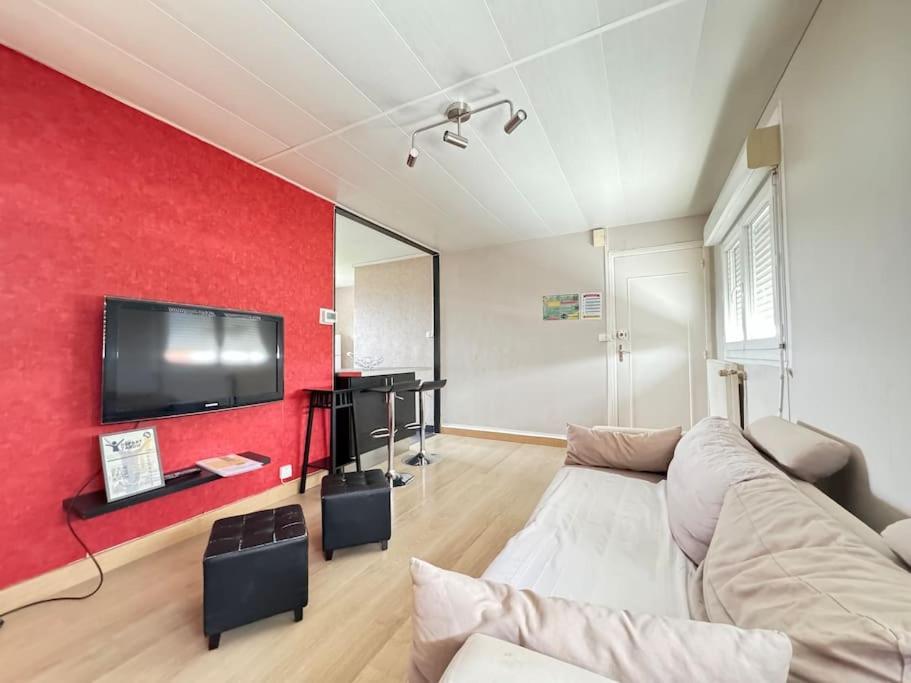 F2 Proche Axes Principaux - Claude Guichard Appartement